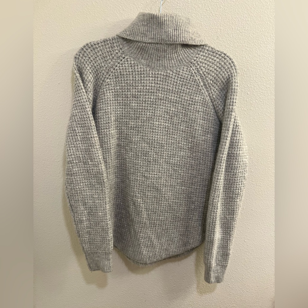 Kuhl Women's Sienna Chunky Waffle Knit Turtle Neck Sweater Gray Sz M